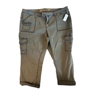 BNWT- Seven7 Capri Pants, Women's Size 24. Olive Green,